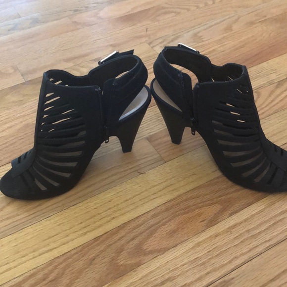 Black Caged Heels Size 7 WORN ONCE - Picture 2 of 3
